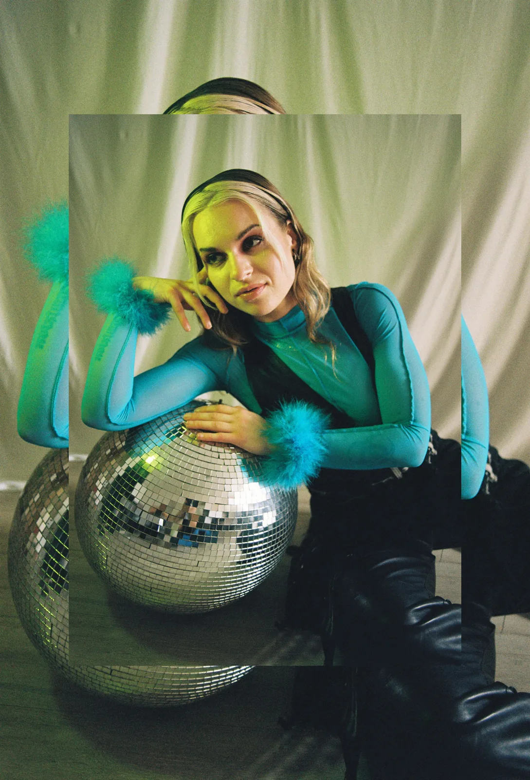 Editorial fashion portrait from Analog gurl in a digital wurld.