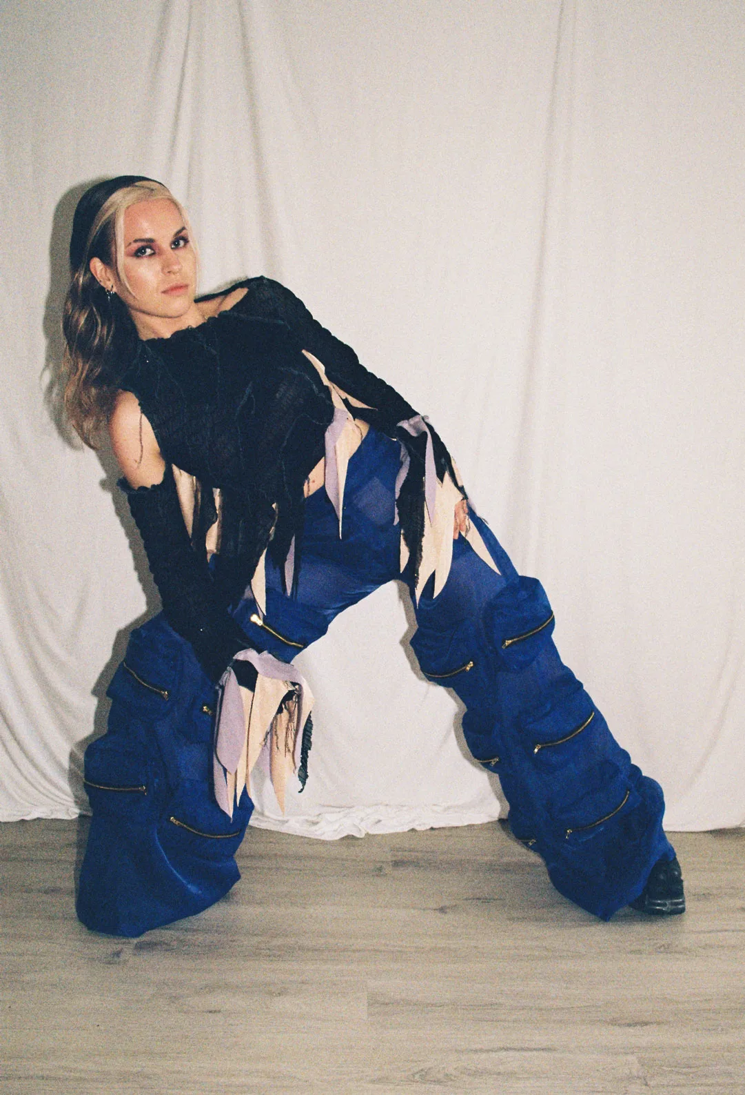 Editorial fashion portrait from Analog gurl in a digital wurld.